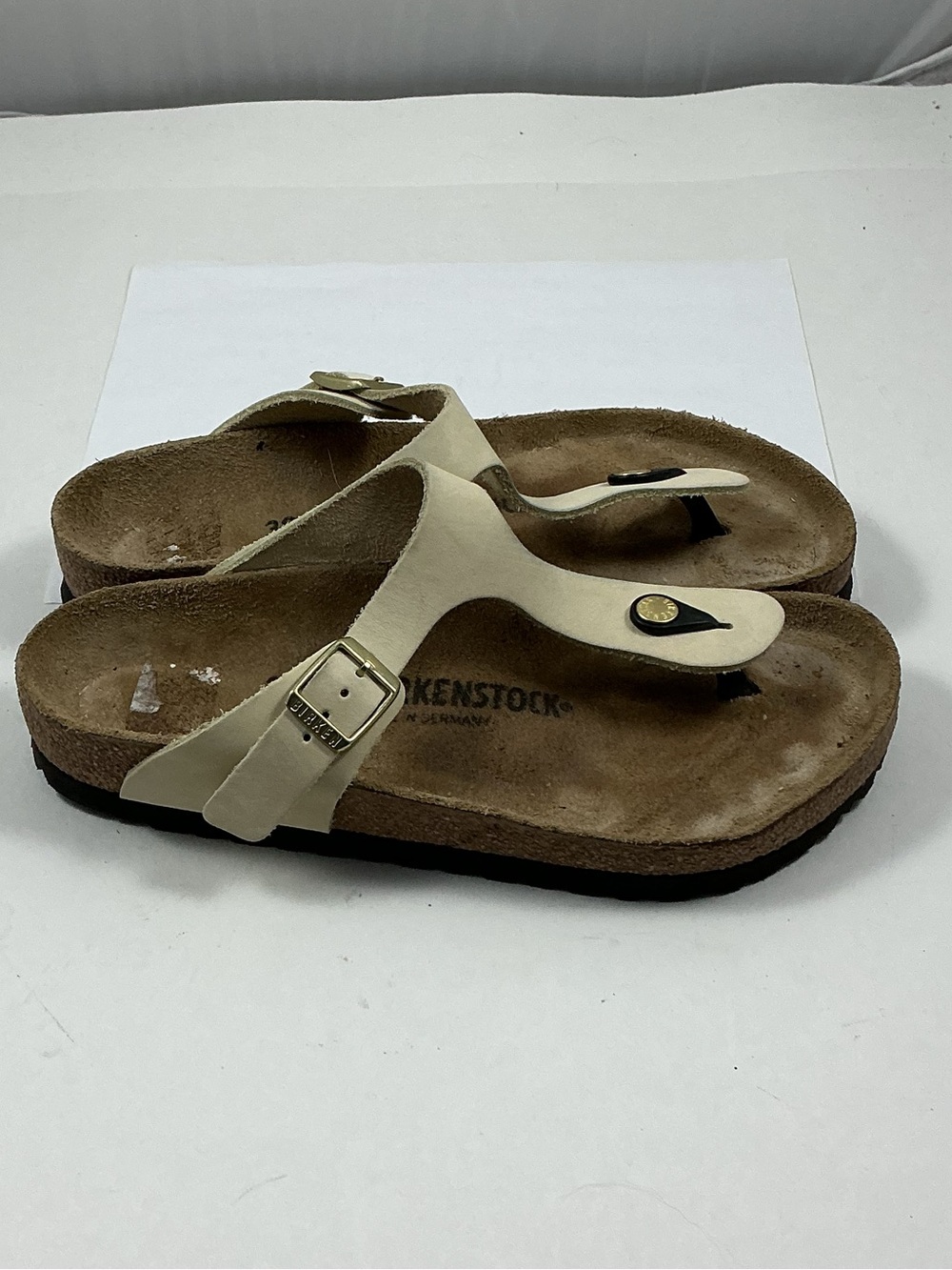 Birkenstock Gizeh Cream Sandals Size 39 - 8 Regular Width